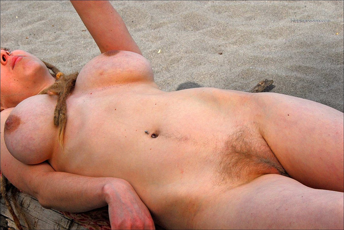 Natural Blonde Nude At Beach - Busty hippie blonde naked at the beach at All Natural Cuties